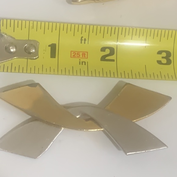Two Vintage Two Tone Gold and Silver Brooches - Picture 3 of 5